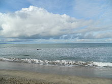 Kuta_Beach - http://upload.wikimedia.org/wikipedia/commons/thumb/4/44/Kuta_Beach.JPG/220px-Kuta_Beach.JPG